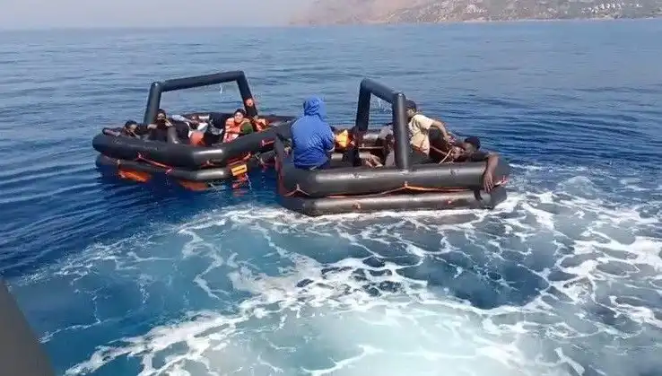 Ayvacık'ta 19 Kaçak Göçmen Kurtarıldı: Dram Dolu Anlar