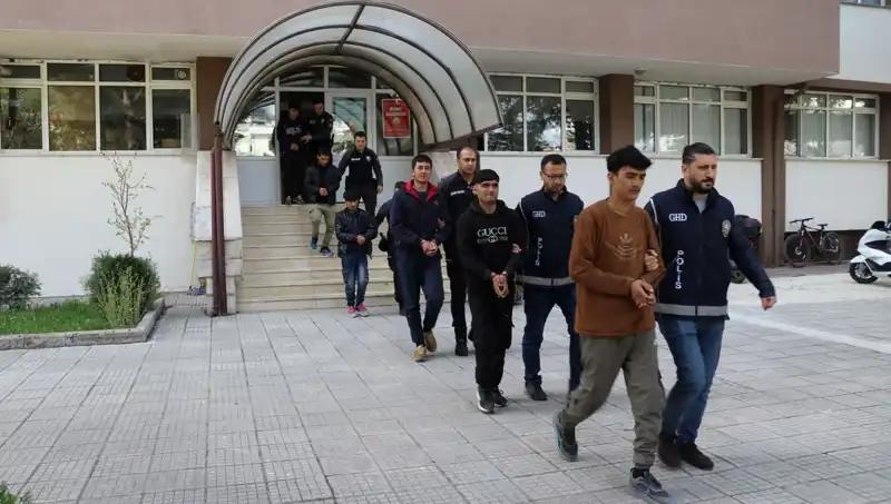 Edirne ve Kırklareli'nde Kaçak Göçmen Operasyonları: Ayrıntılar Ortaya Çıkıyor