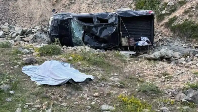 Gümüşhane'de Meydana Gelen Feci Kaza: Bir Kişi Hayatını Kaybetti, Beş Yaralı