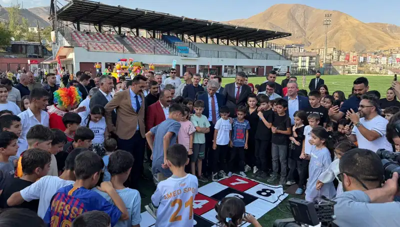 Hakkari’de Coşku Dolu Anadolu Şenliği Başladı: Gelenekler Canlanıyor