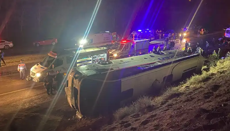 İşçi Servisi Şarampole Devrildi: 23 Yaralı, Kriz Anları Yaşandı