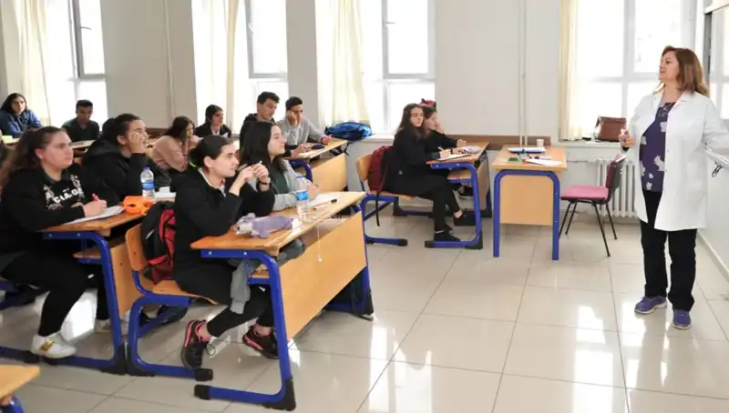 2025 MEB Lise Kayıt Tarihleri: LGS ile Liselere Kayıt Süreci Nasıl İşleyecek?