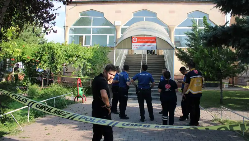 Husumetlisini Namaz Kılarken Boğazından Vurarak Öldürdü: O Dehşet Anları