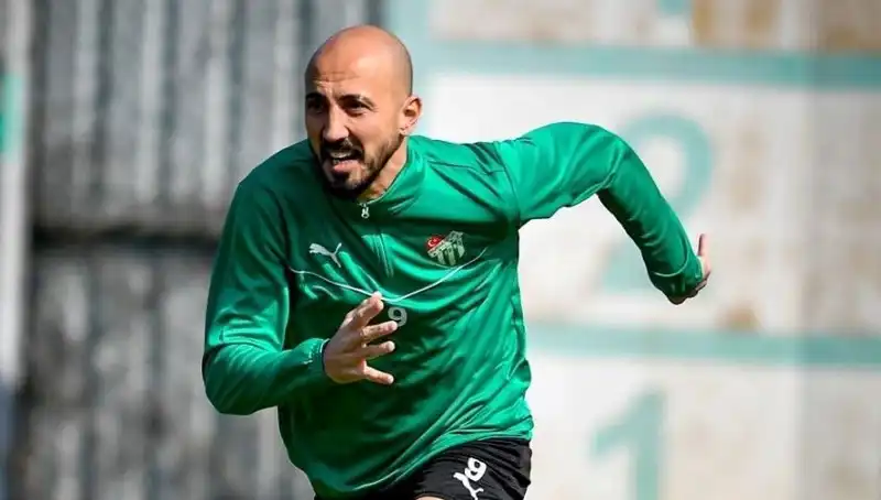 Milli Futbolcunun Kariyerine 2. Lig'de Devam Etme İhtimali!