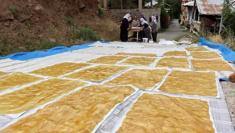 Kışa Özel: Dev Kazanlarda Hazırlanan Geleneksel Odun Ateşli Yemekler