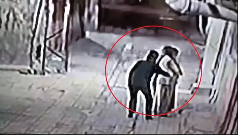 Polisler Pazarcı ve Simitçi Kılığına Girerek Kapkaççılara Operasyon Düzenledi