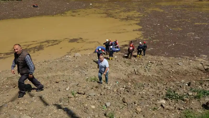 Trabzon’da Sel Felaketi: Adam Evindeki Suyu Tahliye Ederken Hayatını Kaybetti