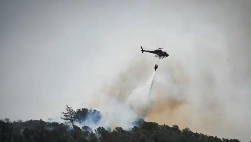 Fransa'da Korkutan Orman Yangınları: Marsilya Havalimanı Kapatıldı