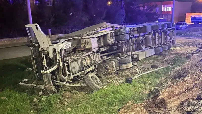 TIR Devrildi: Feci Kazada 6 Kişi Yaralandı!