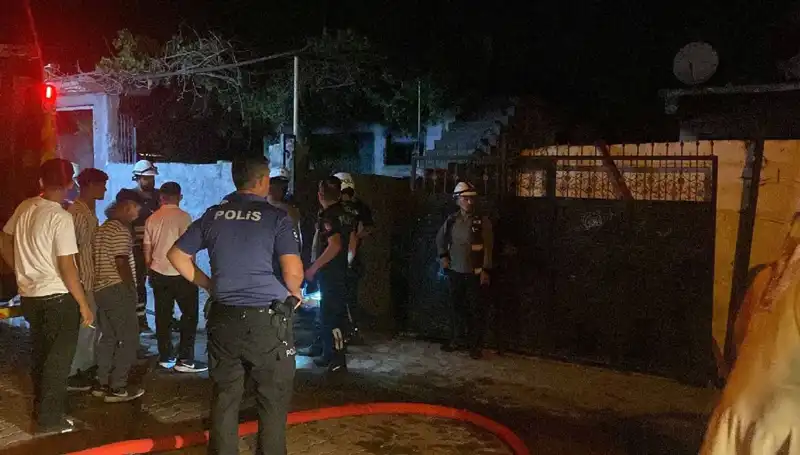 Ailesinin Evini Yakıp Kaçan Gencin Dramı: Linçten Polis Kurtardı