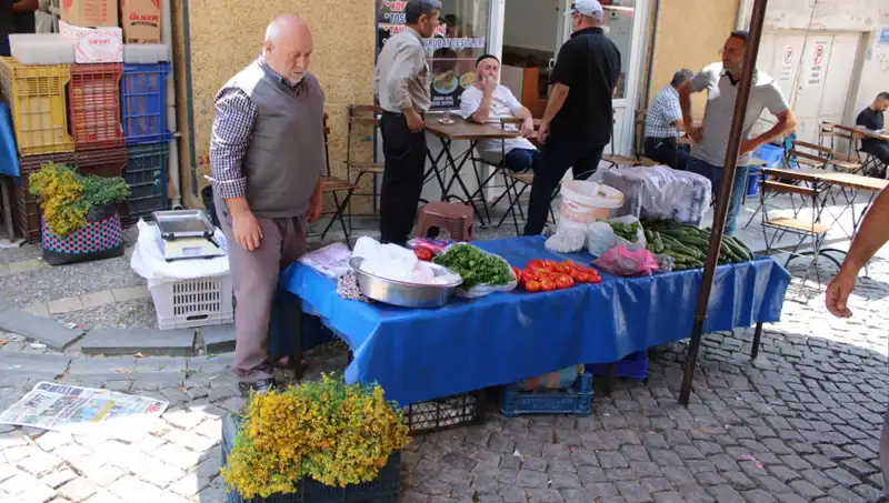 Dağların Gizemi: Kendiliğinden Yetişen Şifalı Bitki 30 TL’ye Pazarda Satışta