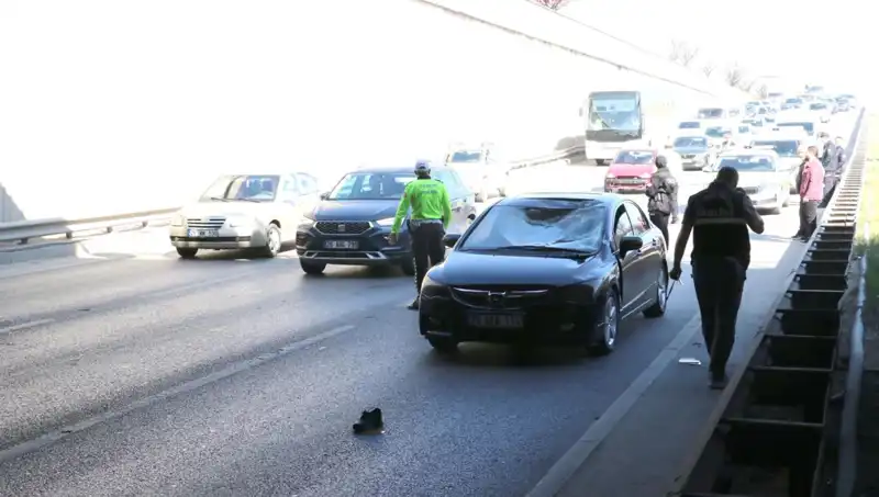 Polisten Kaçan Genç, Üst Geçitten Aşağı Atlarken Yaşam Mücadelesi Verdi