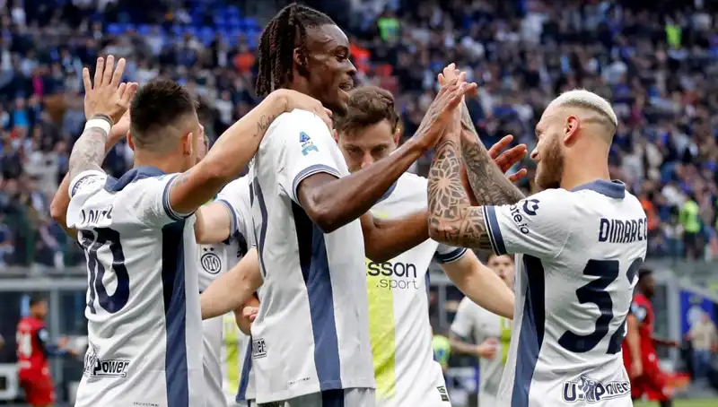 Serie A'da Zirve Yarışı: Şampiyon Play-Off ile Belirlenebilir mi?
