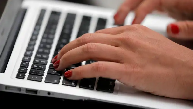 Laptop Mikrofonları Kapalıyken Bile Dinlenebiliyor mu? Büyük Tehlike!