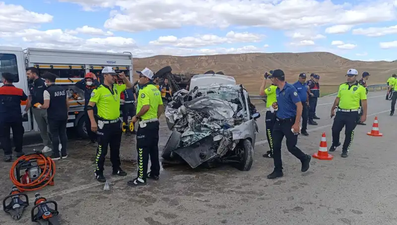 Yozgat’ta Meydana Gelen Feci Kaza: Üç Kişi Hayatını Kaybetti, İki Kişi Yaralı