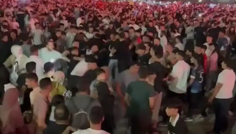 Konserde Bıçaklı Kavga: 3 Kişi Yaralandı, Göroymeli'de Olayların Ardından Atmosfer Gerildi