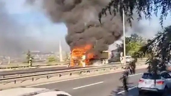 D-100 Otoyolunda TIR Yangını: Trafikte Kilitlenme ve Uzun Bekleyiş!