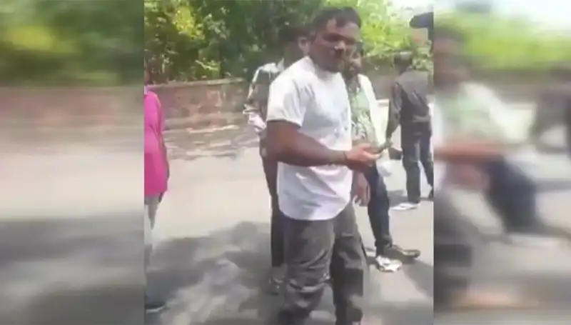 11A Yolcusunun Korkunç Deneyimi: "Biri Beni Yakaladı" Açıklaması
