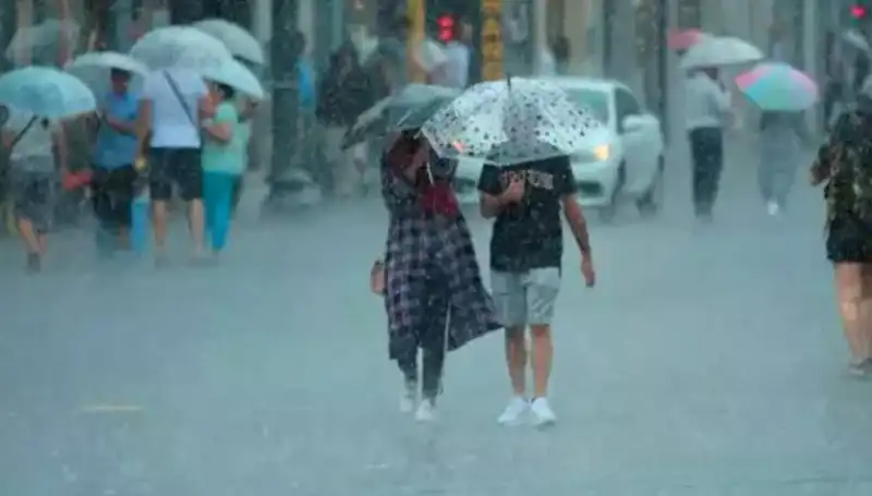 İstanbul'da Sağanak Başlıyor, Yangın Bölgesinde Kuvvetli Rüzgar Uyarısı!