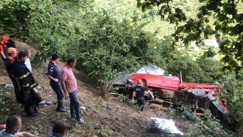 Fındık İşçilerini Taşıyan Araç Şarampole Yuvarlandı: Trajik Kaza Detayları