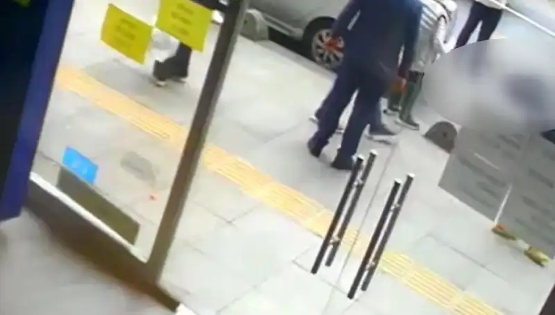Esenler'de Feci Kaza: Hafriyat Kamyonu Peş Peşe İki Aracı Ezdi!