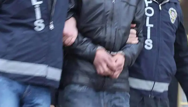 FETÖ Operasyonları Türkiye Genelinde Yaygınlaşıyor: 30 İl ve 65 Tutuklama!