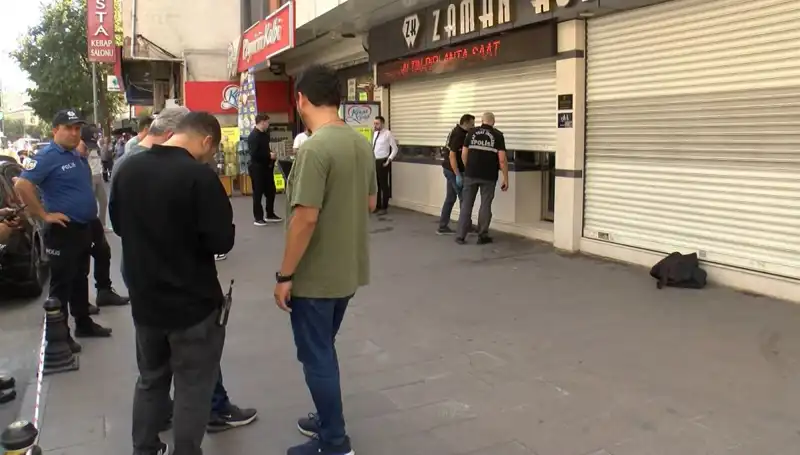 Güpegündüz Cadde Ortasında Kuyumcu Soyma İddiası: Korku Dolu Anlar