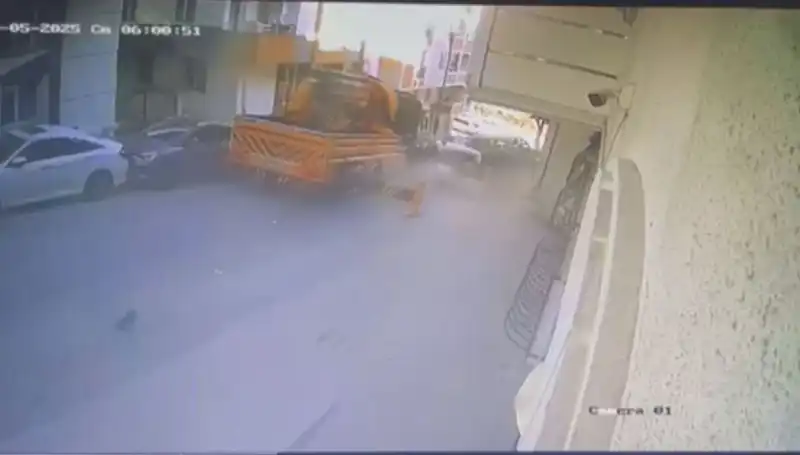Kontrolden Çıkan Vinçin Yol Açtığı Kaza, 23 Aracı Sardı!