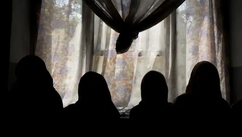 Taliban, Kadın Yazarların Kitaplarını Yasaklayarak Sanatı Susturuyor