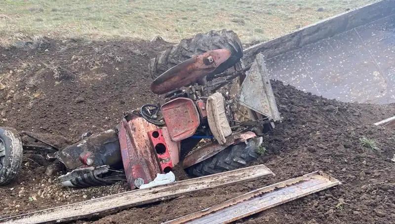 Kontrolden Çıkan Traktör Kayseri Şehir Merkezinde Şarampole Yuvarlandı