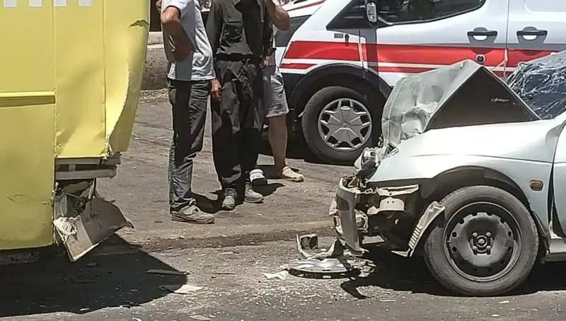 Halk Otobüsü ve Araç Çarpıştı: Korkutan Kaza ve Mahalledeki Yansımaları