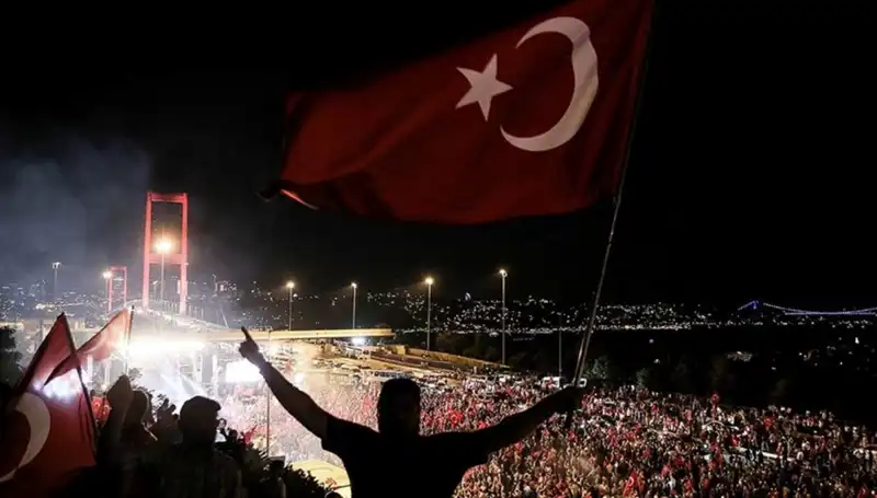 15 Temmuz'un Anısına Özel Tiyatro Gösterimi: "En Uzun Gece" Külliye'de Sahnelenecek