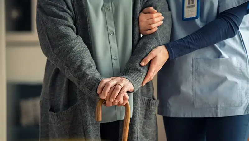 Dünyanın En Yaşlı Doktoru: 102 Yaşına Baskın Çıkartan 4 Sırrı