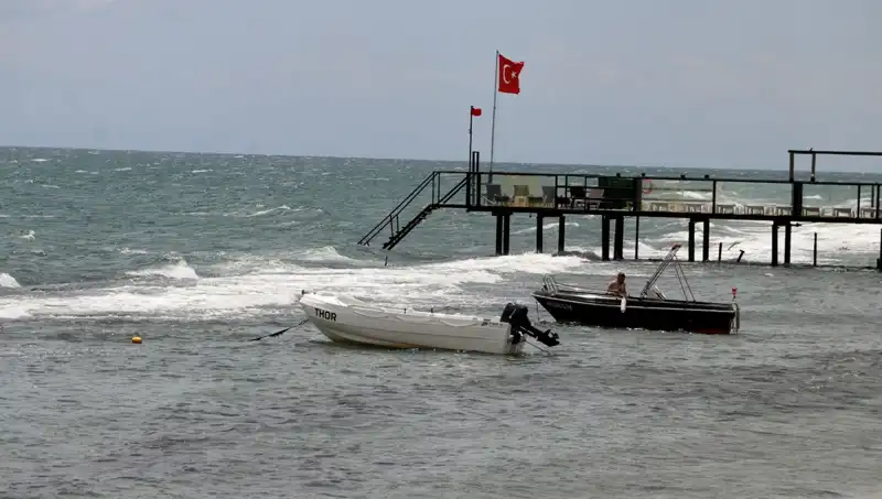 Poyraz Fırtınası: Plajlarda Denize Girmek Neden Yasaklandı?