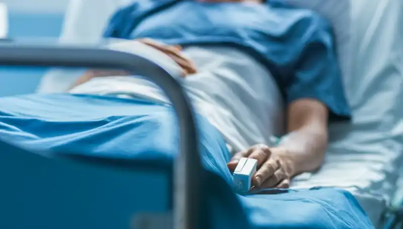 Mide Ağrısı Şikayetiyle Doktora Giden Kadın, Haftalar Sonra Hayatını Kaybetti