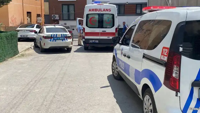 İki Kardeş ve Bir Polis Bıçaklı Kavgada Yaralandı: Olayın Detayları