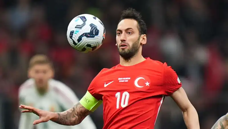 Fenerbahçe’den Hakan Çalhanoğlu Hamlesi: Mourinho’nun İhtiyacı Ne?