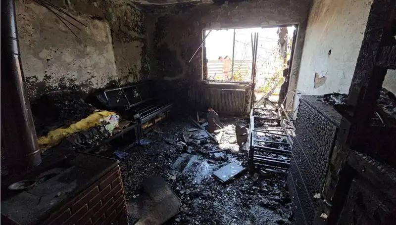 Elektrikli Battaniye Tehlikesi: Ev Yandı, Yaşlı Kadın Son Anda Kurtarıldı