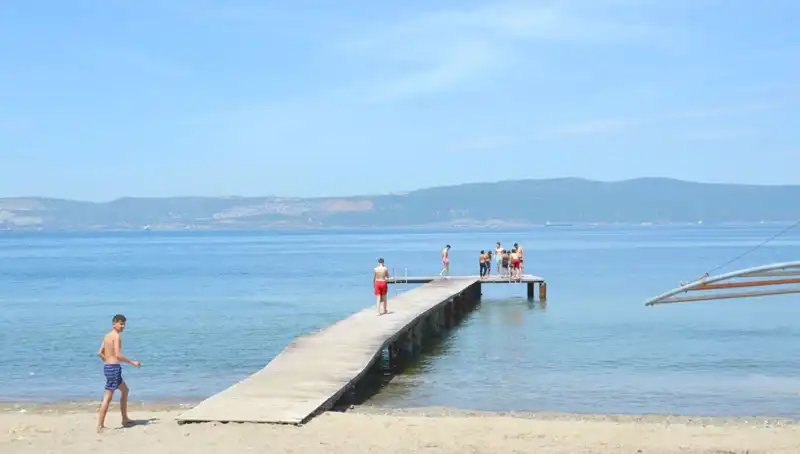 Sıcak Havanın Keyfini Çıkaranlar Deniz Keyfine Daldı