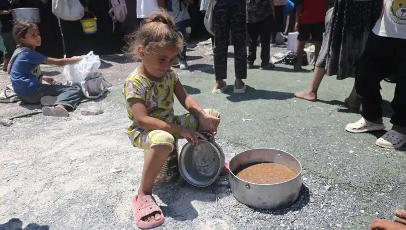 Gazze'de Çocukların Ekmek İçin Feryadı: "Çocuğum Açlıktan Ağlıyor"
