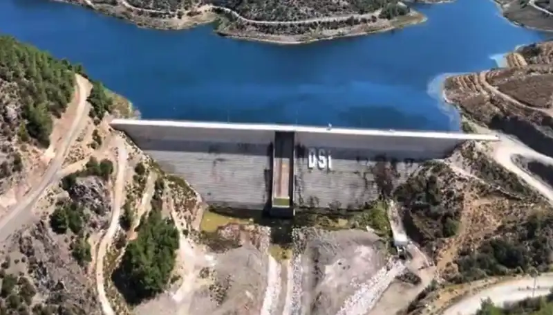 Çeşme'de Su Kesintisi Sorunu Çözülüyor: Sakinler Nihayet Rahatlayacak!