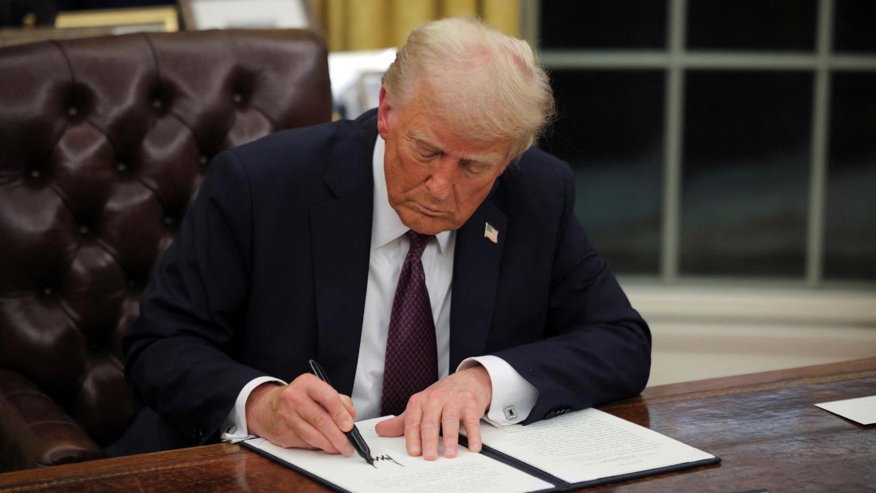 Başkan Trump, Ardı Ardına Kararnameler İmzalıyor