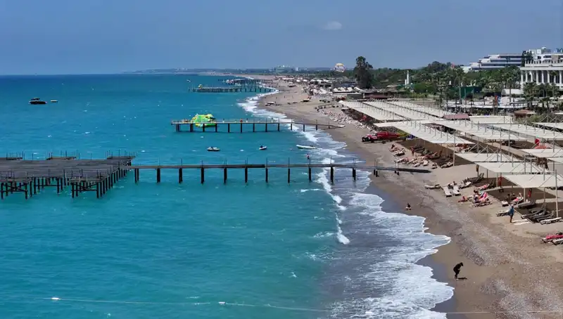 Antalya Sahilleri Güneşli Hava İle Büyülüyor: Yaz Tatili İçin Ideal Zaman