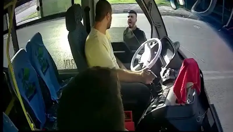 Antalya'da Bıçaklı Saldırganın Yakalanışı, Şehirde Gerginliğe Neden Oldu