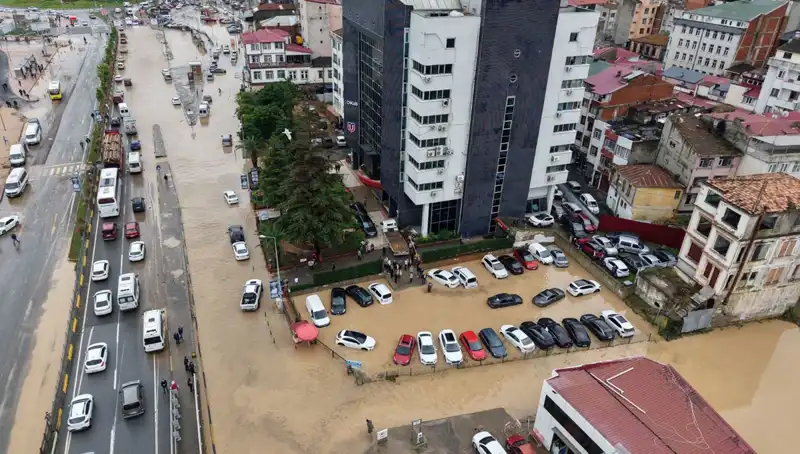 Trabzon'da Sel Faciası: Arama Kurtarma Çalışmaları Devam Ediyor!