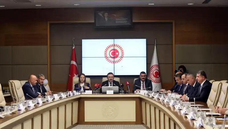 Meclis Kartalkaya Yangınında Aksaklıkları Araştırıyor: "Vali Üzülüyor Ağlama" İfadeleri Tepki Topladı
