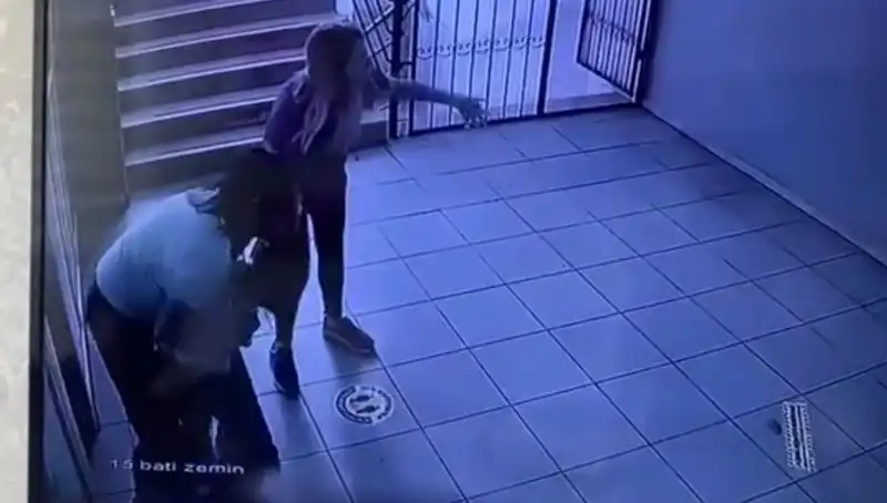 Öğretmen Sınıfta Heimlich Manevrası ile Öğrencinin Hayatını Kurtardı
