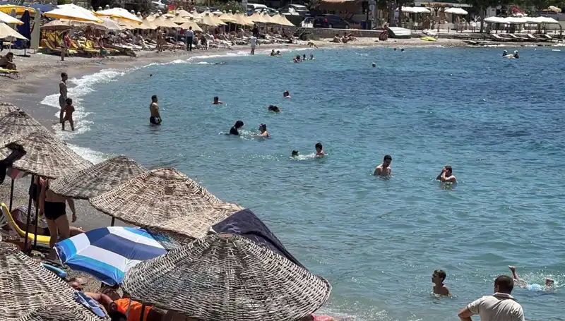 Hava Sıcaklığı 36 Dereceye Ulaşınca Plajlar Dolup Taştı!