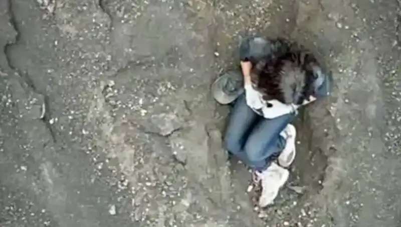 Yanardağın İçine Düşen Turist: Korkunç Sonucun Ardındaki Gerçekler