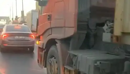 D-100 Üzerinde Olay Yaratan Yol Verme Kavgası: TIR İle Darp Edilme Anları